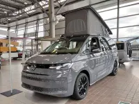 Nuova VW California Beach 150 CV (110 kW) 2026 Pure grey  tetto deep black Furgone