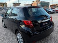 Usata Toyota Yaris Lounge 99 CV (72 kW) 2015 Nero Utilitaria