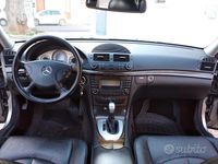Usata Mercedes E270 Avantgarde 177 CV (130 kW) 2002 Grigio Berlina