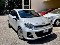 Usata Kia Rio Active 83 CV (61 kW) 2017 Argento Berlina