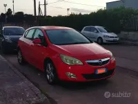 Usata Opel Astra 110 CV (80 kW) 2010 Rosso Berlina