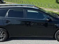 Usata Toyota Auris Hybrid Active 99 CV (72 kW) 2015 Nero Station wagon