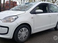Usata VW up! Move 68 CV (50 kW) 2016 Bianco Utilitaria