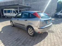 Usata Ford Focus Zetec 100 CV (73 kW) 2003 Grigio Berlina