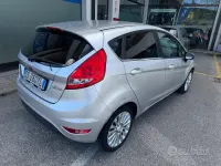 Usata Ford Fiesta Titanium 82 CV (60 kW) 2008 Grigio Utilitaria
