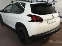 Usata Peugeot 2008 120 CV (88 kW) 2017 Bianco SUV