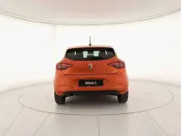 Usata Renault Clio V 67 CV (49 kW) 2023 Arancione Berlina