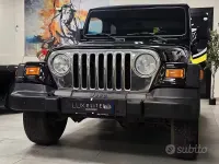 Usado Jeep Wrangler Sport 118 HP (86 kW) 2001 Preto SUV