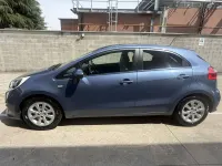 Usata Kia Rio 84 CV (61 kW) 2016 Blu metallizzato Utilitaria