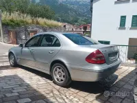 Usata Mercedes E220 150 CV (110 kW) 2004 Grigio Berlina