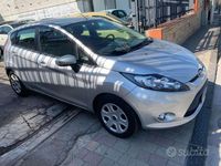 Usata Ford Fiesta Titanium 60 CV (44 kW) 2012 Grigio Utilitaria