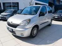 Usata Toyota Yaris Verso 86 CV (63 kW) 2001 Grigio Monovolume