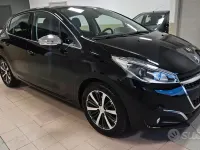 Usata Peugeot 208 Allure 75 CV (55 kW) 2015 Nero Utilitaria