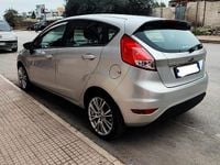 Usata Ford Fiesta 75 CV (55 kW) 2017 Grigio Berlina
