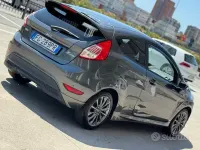 Usata Ford Fiesta ST-Line 125 CV (91 kW) 2017 Grigio Utilitaria
