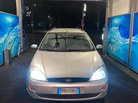 Usata Ford Focus Trend 101 CV (74 kW) 2000 Grigio Station wagon