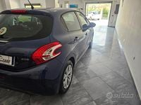 Usata Peugeot 208 Active 68 CV (50 kW) 2013 Blu Utilitaria