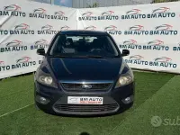 Begagnad Ford Focus Titanium 109 HK (80 kW) 2010 Grå Sedan