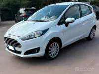 Usata Ford Fiesta 75 CV (55 kW) 2015 Bianco Utilitaria