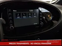 Usata Toyota Aygo X Trend 72 CV (52 kW) 2023 Beige SUV
