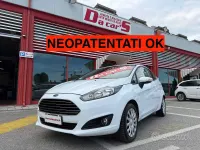 Usata Ford Fiesta 80 CV (58 kW) 2015 Bianco Utilitaria