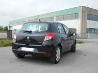 Usado Renault Clio II Dynamique 86 CV (63 kW) 2009 Negro Berlina