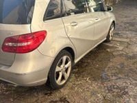 Usata Mercedes B180 Premium 109 CV (80 kW) 2014 Argento Utilitaria