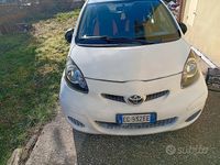 Usata Toyota Aygo 69 CV (50 kW) 2011 Bianco Utilitaria