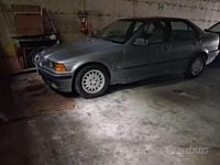 Usata BMW 318 116 CV (85 kW) 1991 Grigio Berlina