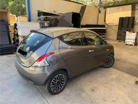 Usata Lancia Ypsilon 69 CV (50 kW) 2015 Argento Utilitaria