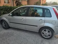 Usata Ford Fiesta 90 CV (66 kW) 2006 Grigio Utilitaria