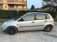Usata Ford Fiesta 68 CV (50 kW) 2002 Grigio Utilitaria