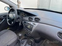 Usata Ford Focus 100 CV (73 kW) 2001 Grigio Berlina