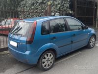 Usata Ford Fiesta Ghia 75 CV (55 kW) 2004 Blu Utilitaria