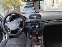 Usata Mercedes E220 Elegance 150 CV (110 kW) 2003 Grigio Berlina