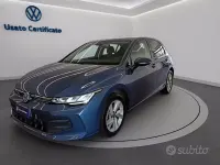 Usata VW Golf VIII Life 116 CV (85 kW) 2024 Anemone blu metalizzato Berlina