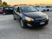 Usata Opel Astra 110 CV (80 kW) 2011 Nero Berlina