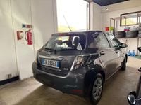 Usata Toyota Yaris Hybrid Lounge 75 CV (55 kW) 2013 Grigio Berlina
