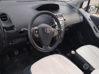 Second-hand Toyota Yaris 90 CP (66 kW) 2011 Gri Hatchback