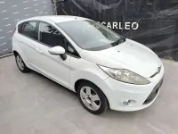 Usata Ford Fiesta Titanium 69 CV (50 kW) 2011 Biano polare Berlina