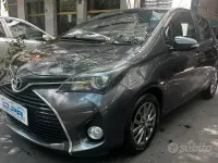 Usata Toyota Yaris Lounge 69 CV (50 kW) 2017 Grigio Berlina