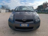 Usata Toyota Yaris Sol 100 CV (73 kW) 2009 Grigio Berlina