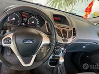 Gebraucht Ford Fiesta Titanium 90 PS (66 kW) 2009 Rot Kleinwagen