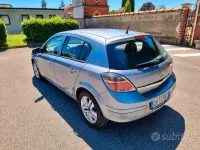 Usata Opel Astra 90 CV (66 kW) 2007 Grigio Berlina