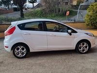 Usata Ford Fiesta 70 CV (51 kW) 2012 Bianco Utilitaria