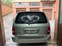 Usado Kia Carnival EX 145 CV (106 kW) 2002 Gris Monovolumen