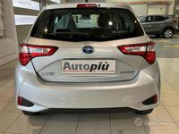 Usata Toyota Yaris Hybrid Active 73 CV (53 kW) 2018 Grigio Berlina