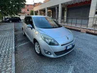 Usata Renault Scénic 110 CV (80 kW) 2011 Argento Monovolume