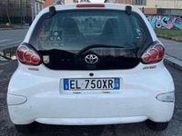 Usata Toyota Aygo Connect Style 68 CV (50 kW) 2012 Bianco Utilitaria