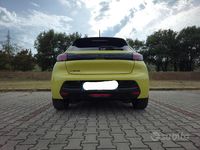 Usata Peugeot e-208 Allure 100 kW (136 CV) 2024 Giallo Utilitaria